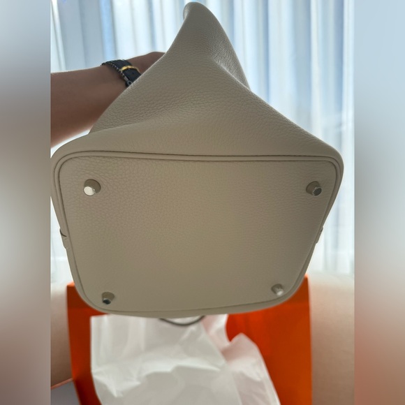 Hermès Picotin Lock 22 Craie – Like New - Picture 11 of 15